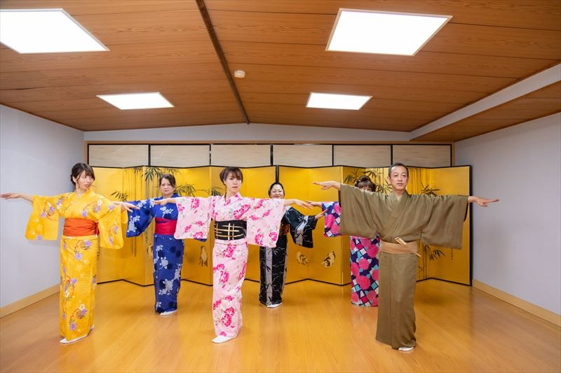 【大阪】日本舞踊、対面レッスンとオンラインレッスン、扇流